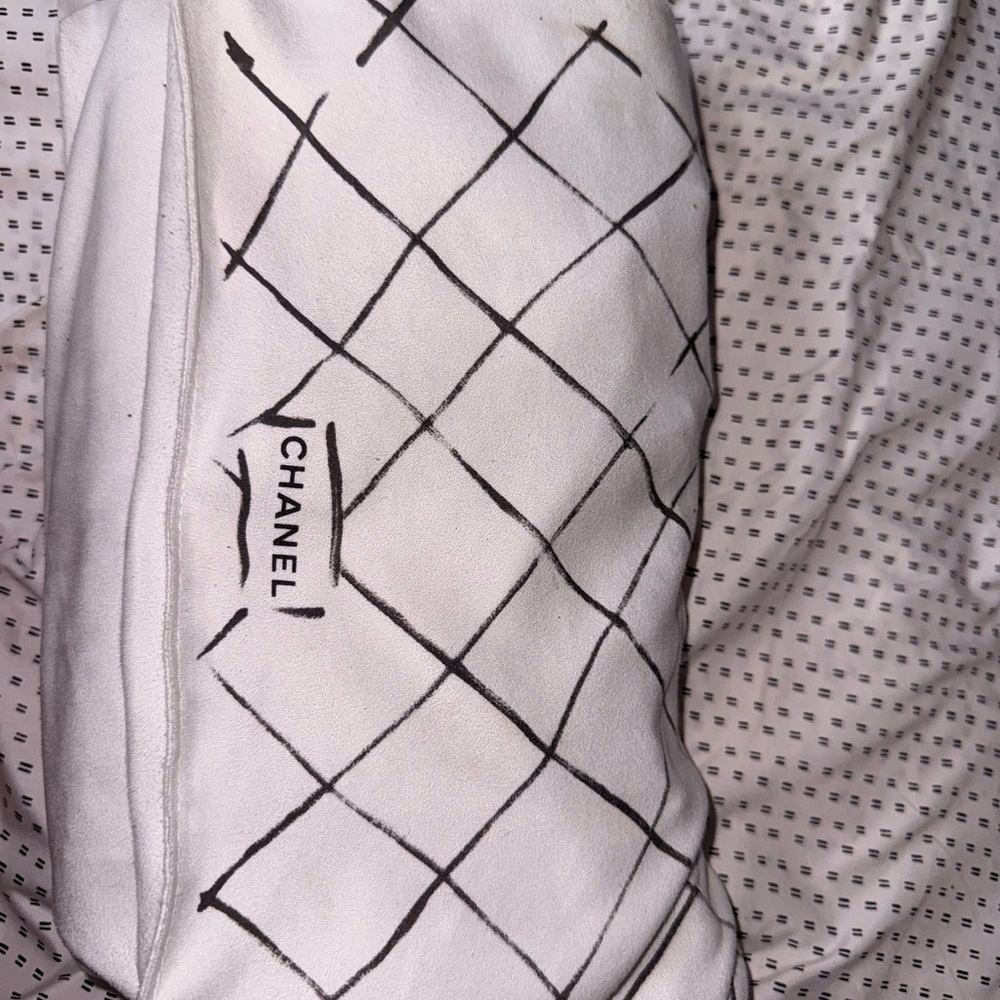 Chanel Classic Flap Bag - Picture 10 of 11